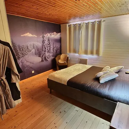 Guest house Les Balcons Du Molliebon 4*